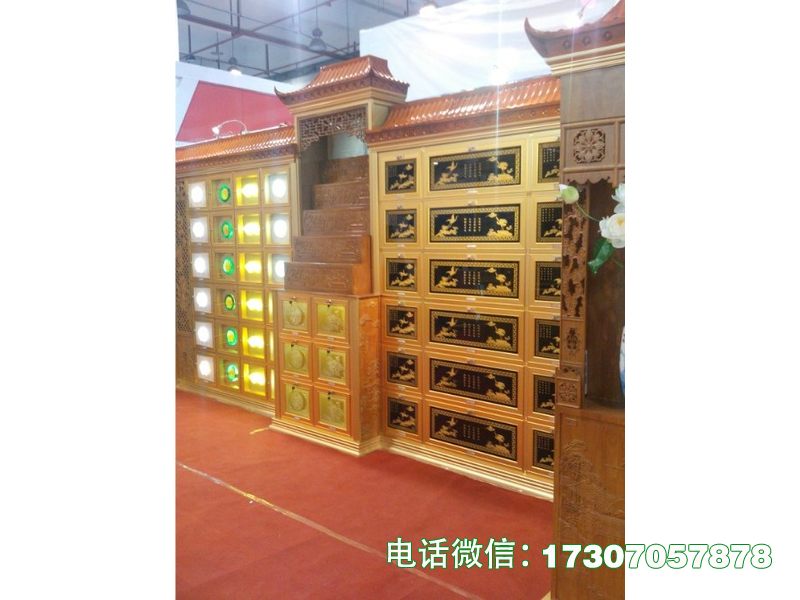 万年堂骨灰盒存放架专为标准骨灰盒量身定制，严格贴合殡葬骨灰盒寄存管理规范，架体采用加厚防腐承重材质，结构稳固无晃动，单格空间尺寸完全匹配市面常规骨灰盒规格，多层规整布局，存取操作简便流畅，具备防潮、防蛀、防锈、耐老化的核心特性，适用于各类万年堂、骨灰堂骨灰盒集中存放场景，支持按场地实际需求定制层数、格数与整体尺寸，安装规范整齐，厂家直供质量过硬，满足骨灰盒长期合规存放、高效便捷管理的核心需求。