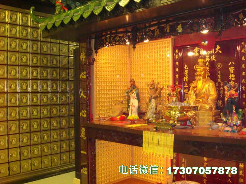 宗祠骨灰寄存柜采用全封闭结构，专为宗祠先祖骨灰私密密封寄存设计，符合殡葬骨灰寄存安全规范，选用高强度防腐防潮材质，密封性能出众，隔绝湿气灰尘，保障骨灰存放安全私密。柜体坚固耐用，不易变形，独立单格尺寸标准，适配各类骨灰盒，整体款式古朴庄重，与宗祠氛围契合，可定制规格与安装方式，适用于宗祠各类寄存区域，满足长期密封寄存、规范管控需求，实用易打理，适配宗祠日常运营。